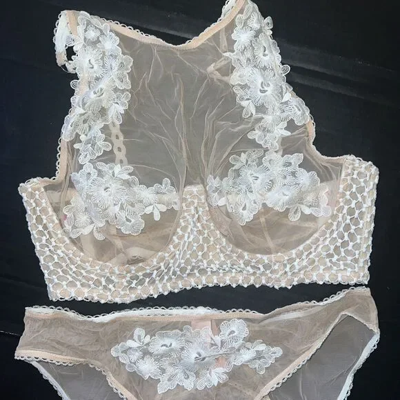 Victoria's Secret HIGH-NECK 34D BRA SET+M panty BEIGE white embroidered APPLIQUE